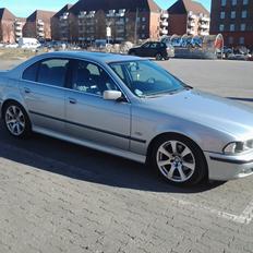 BMW E39 528i