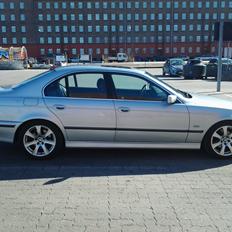 BMW E39 528i