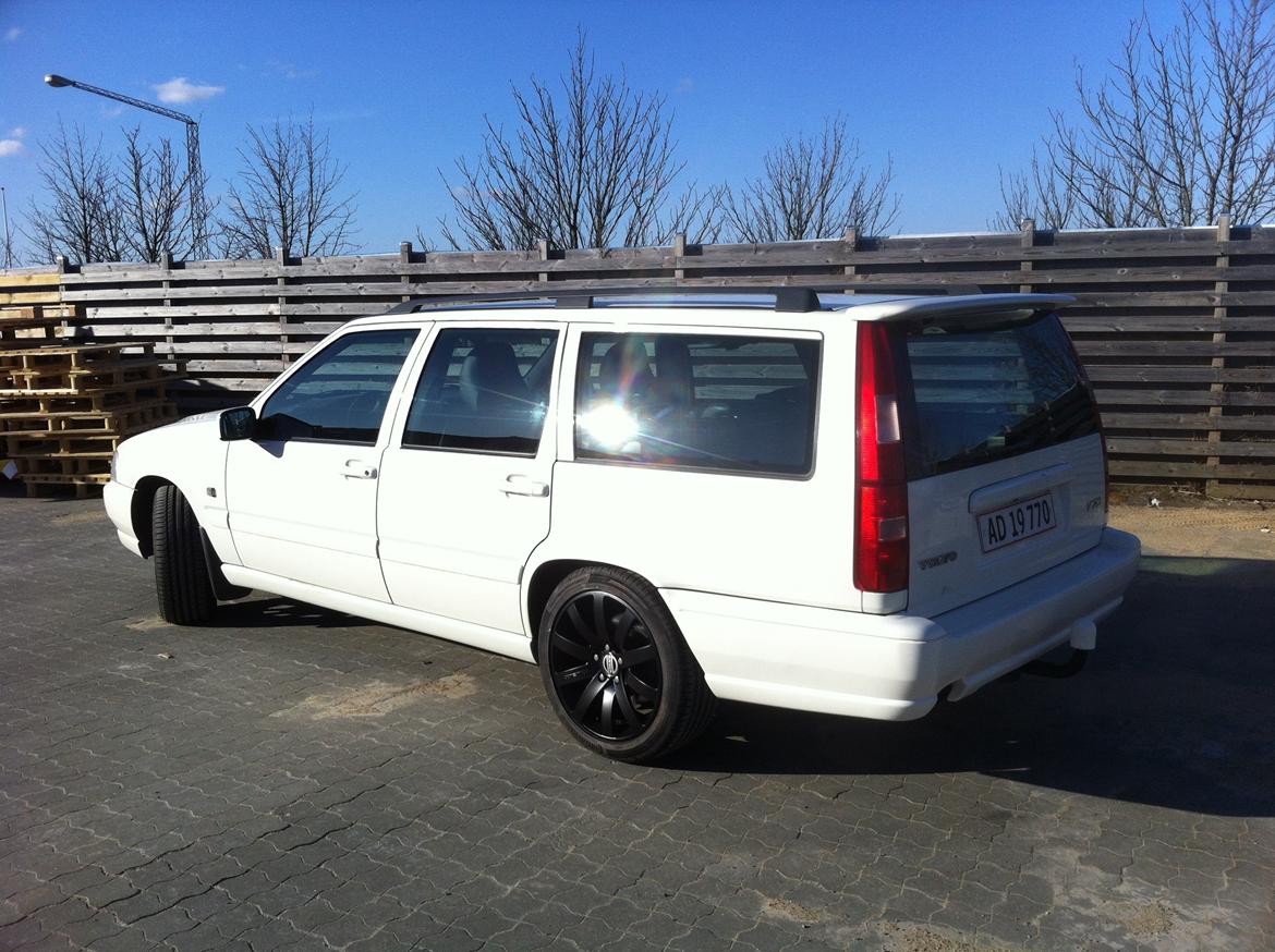 Volvo V70 - Så er der nymalede sommerhjul og spoiler på. Kattens de lover sne - kunne ikke vente.  billede 14