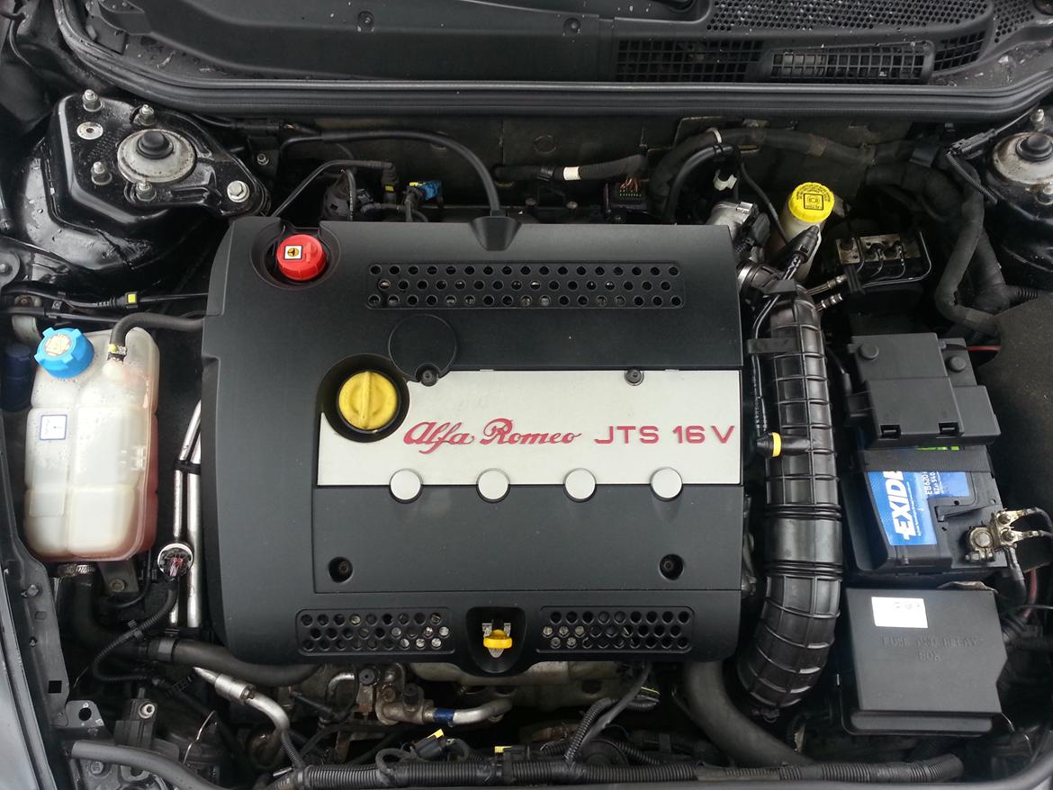 Alfa Romeo GT 2.0 Jts (TIL SALG) billede 13