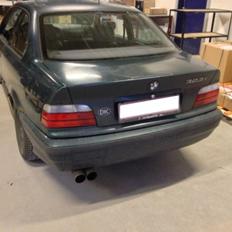 BMW 323i Coupe før lakering