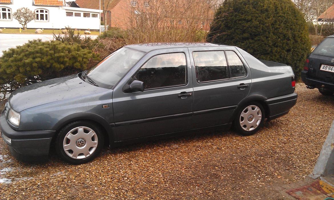 VW Vento 1,8 Gl Solgt billede 3