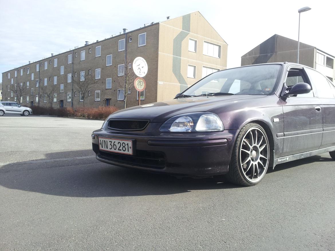 Honda civic ek4 sedan vti billede 3