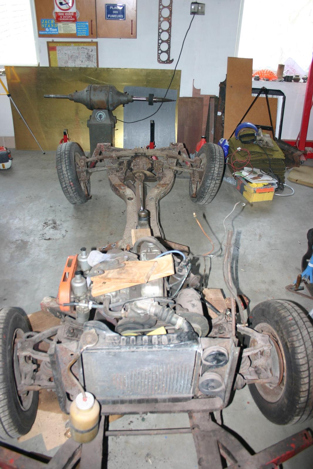 Triumph Spitfire MK III - Chassis blotlagt. Nu skal det bare skilles helt ad og sendes til metallisering/maling. det sker inden så længe :-) billede 20