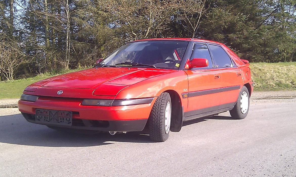 Mazda 323 F GLX - På vinterdæk og med sorte ruder billede 10