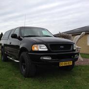 Ford F-150 XLT TRITON 4x4