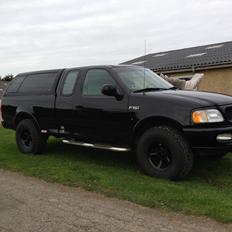 Ford F-150 XLT TRITON 4x4