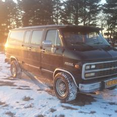Chevrolet Beauville - Chevy van V8