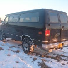 Chevrolet Beauville - Chevy van V8