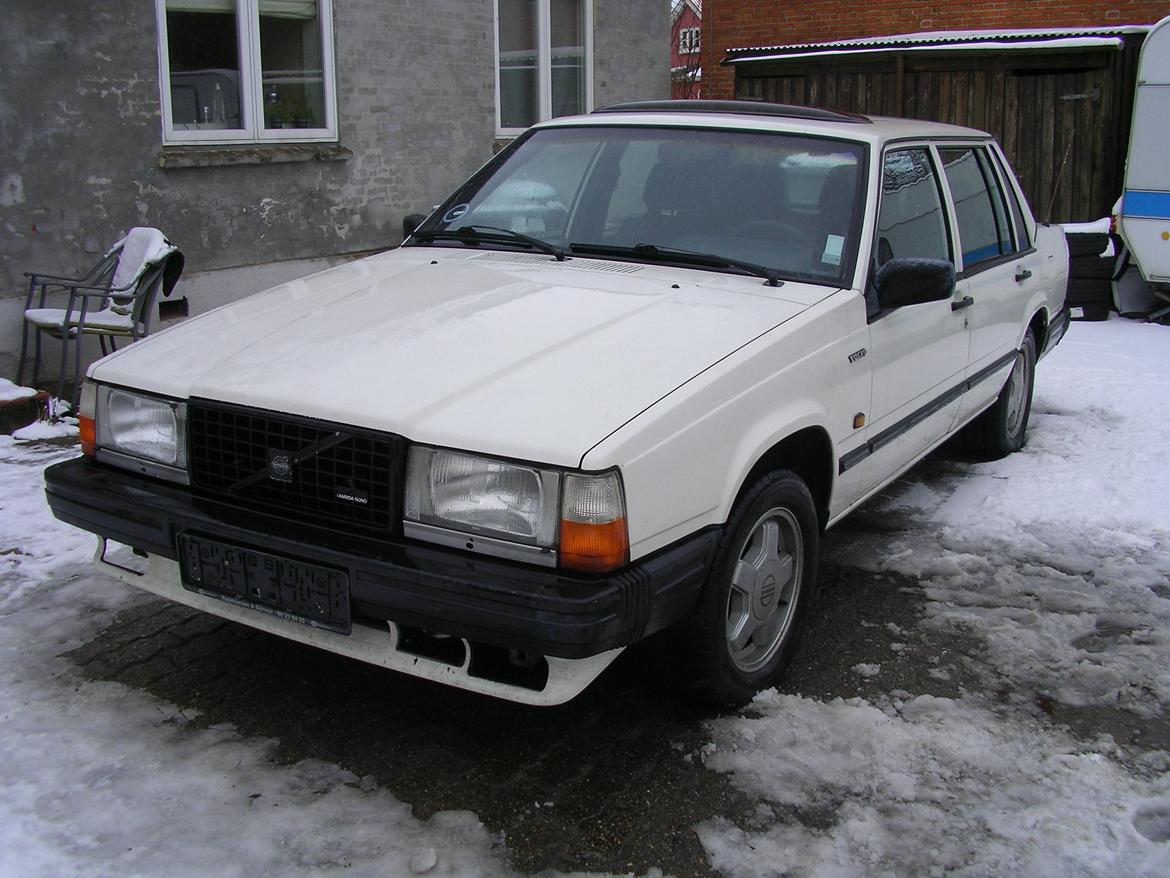 Volvo 740 GLT 16V - bilen står som jeg hentede den :-) billede 1