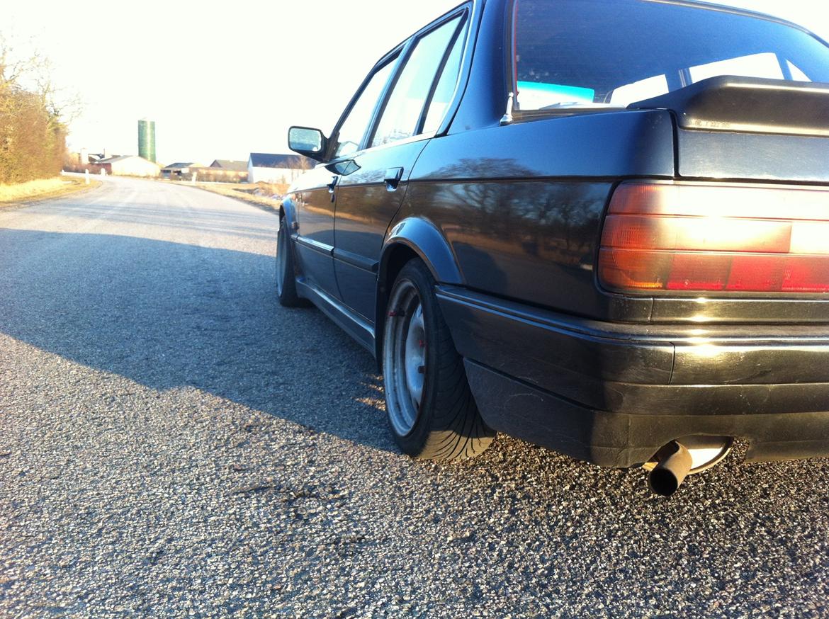 BMW E30 320i billede 2