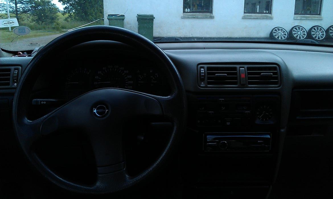 Opel Vectra a GT - Gammelt rat, nu med Momo 300 mm. billede 10