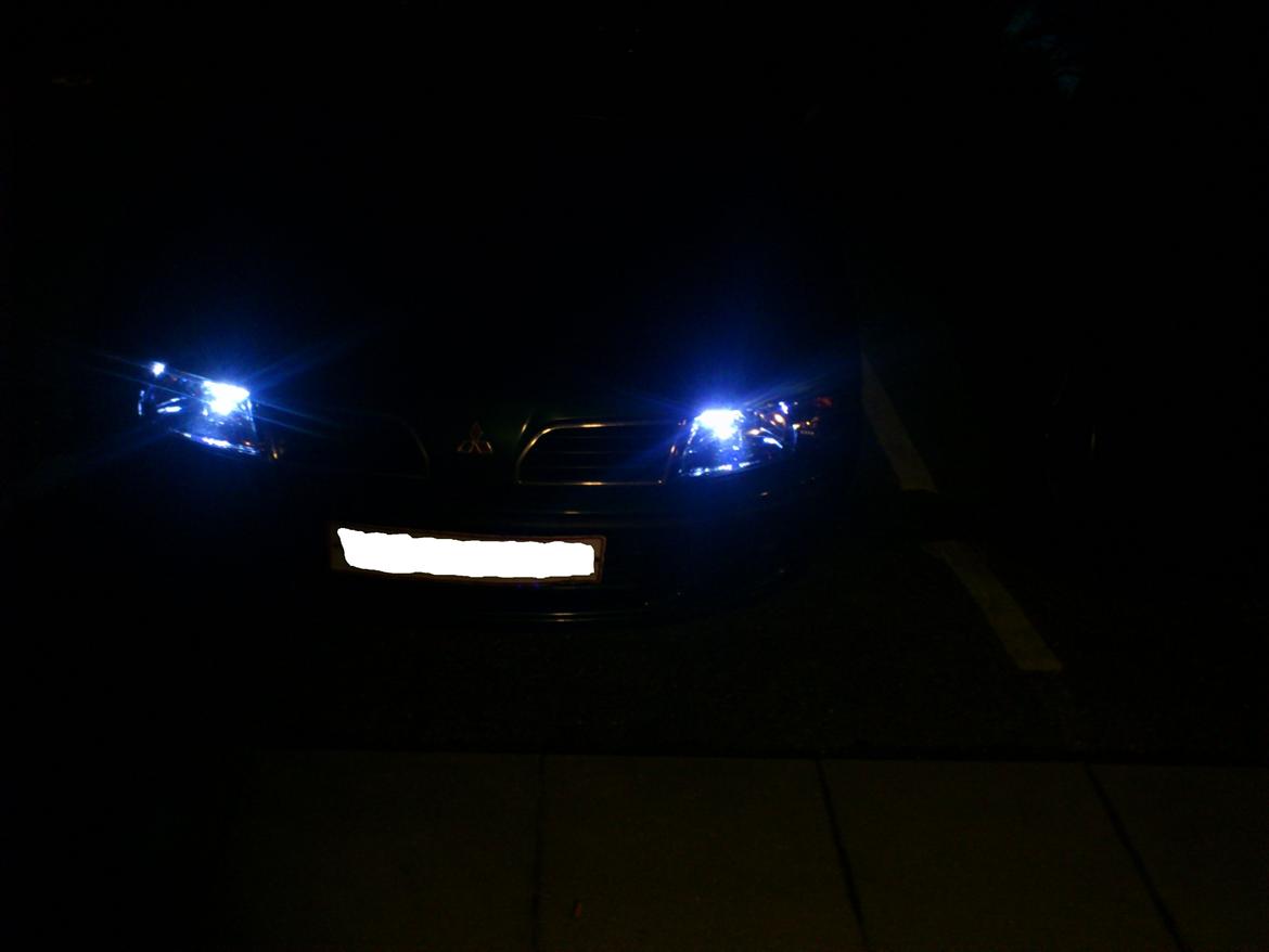 Mitsubishi Carisma 1.9 Di-D HP Sport - LED positionspærer. Købt hos CARLAB. billede 18