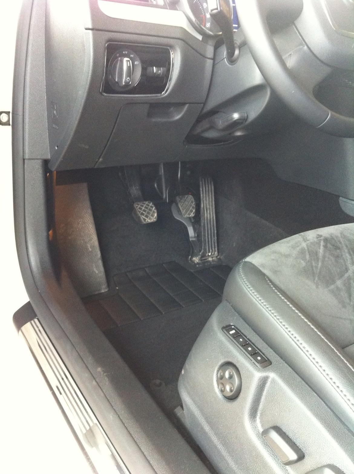 Skoda Superb "SOLGT" - Originale pedaler. billede 12