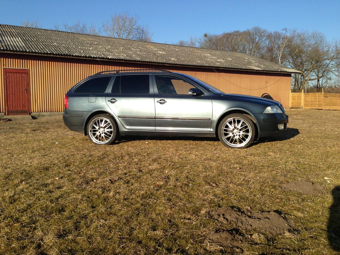 Skoda Octavia 2.0 TDI Elegance Plus Combi billede 3