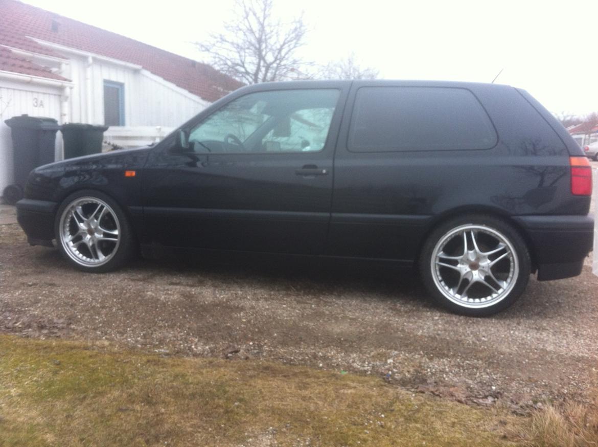 VW golf 3 - her er bilen lige blevet sænket og fået monteret alufælge billede 13