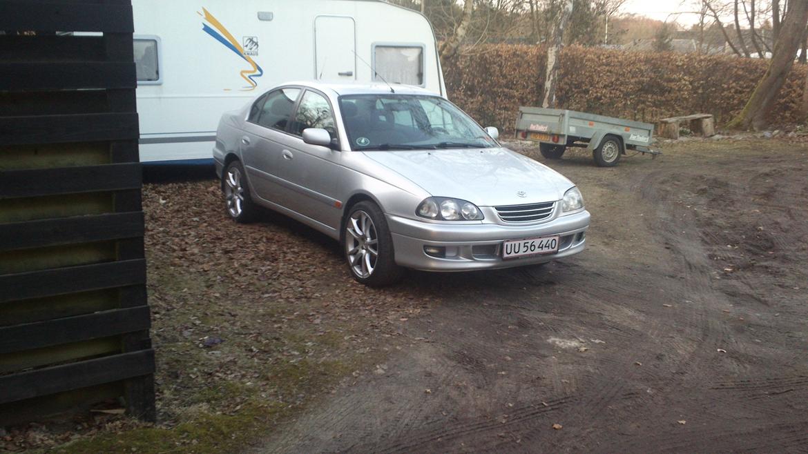 Toyota Avensis 1.8 Sol - Før sænkning og gamle 18" fælge. billede 17