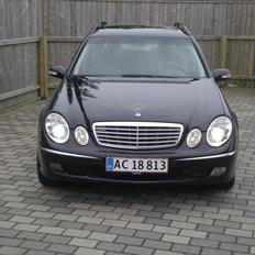 Mercedes Benz E320 W211