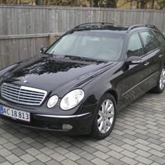 Mercedes Benz E320 W211