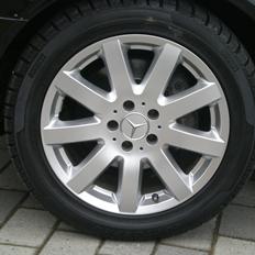 Mercedes Benz E320 W211