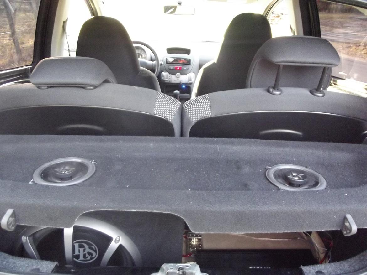 Toyota aygo plus air - JBL i hattehylden,
og en DLS subwoofer billede 17