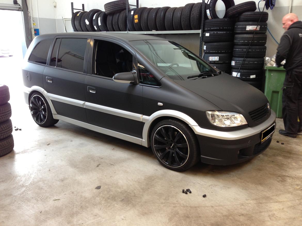 Opel Zafira OPC 2.0 Turbo - Lige fået smidt sommerfælgene på hos en kammerat billede 4