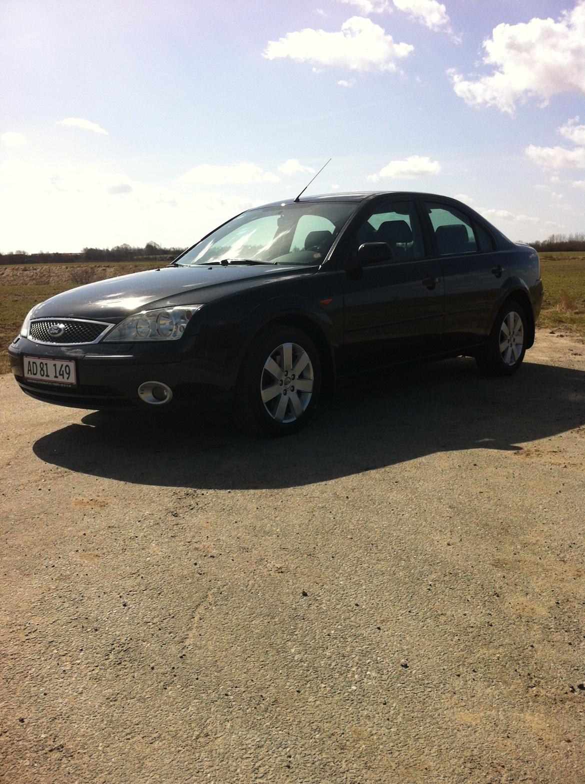 Ford Mondeo 1,8 Trend 4 dørs billede 2