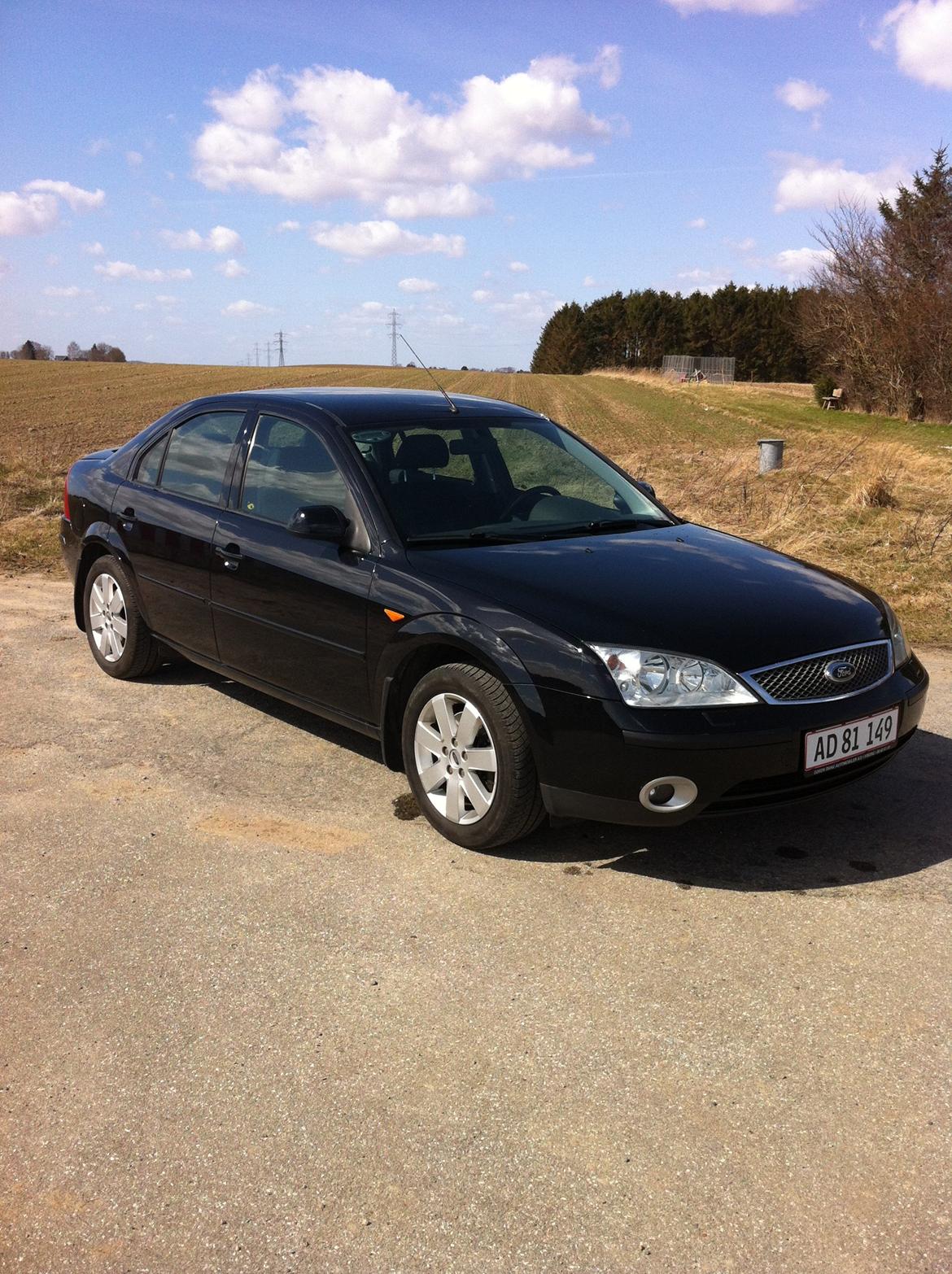 Ford Mondeo 1,8 Trend 4 dørs billede 1