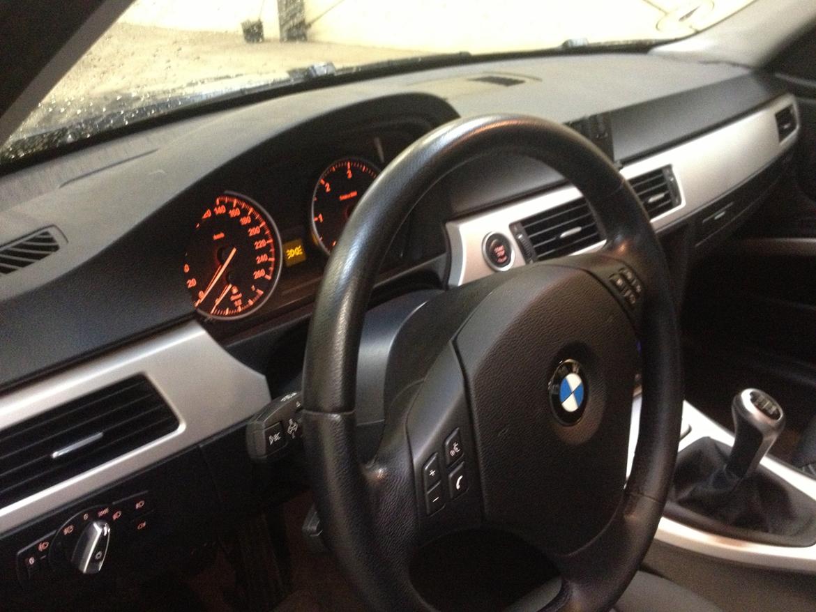 BMW 320 D e90 billede 17