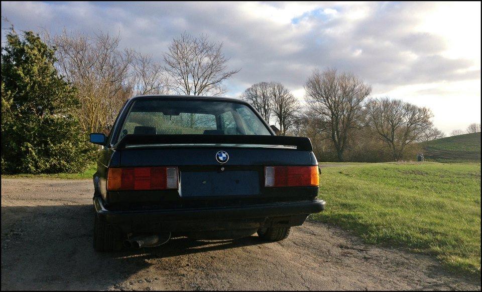 BMW E30 320i [SOLGT] billede 1