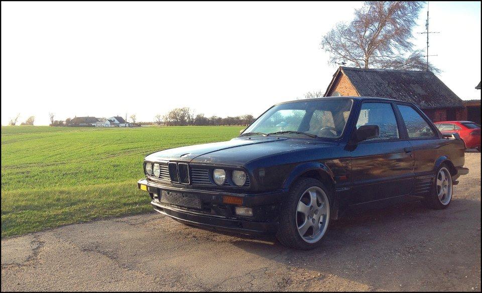BMW E30 320i [SOLGT] billede 2