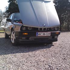 BMW E30 320i