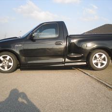 Ford F150 SVT Ligtning SOLGT
