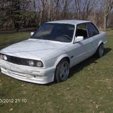 BMW E30 320i coupe