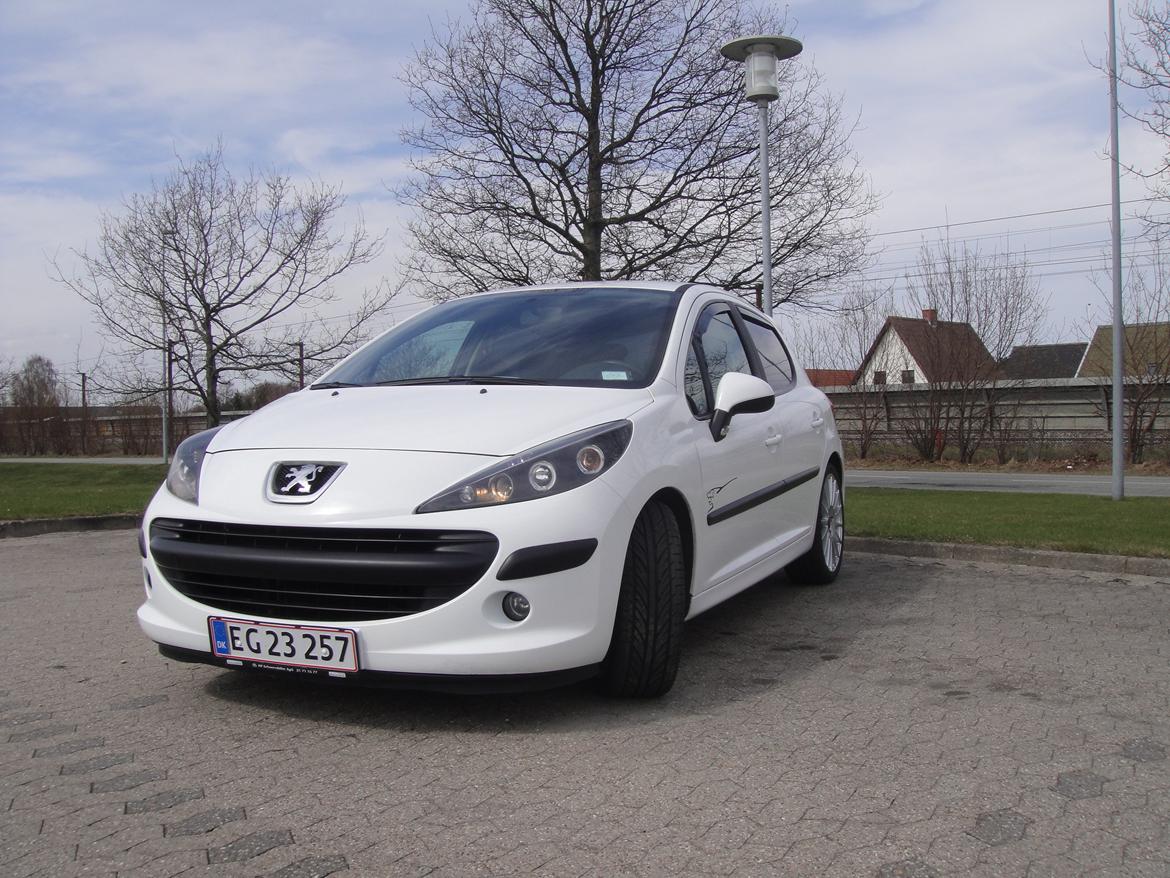 Peugeot 207 1,6 HDI Comfort billede 2