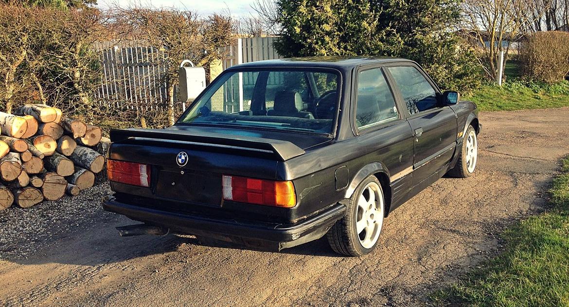 BMW E30 320i [SOLGT] billede 4