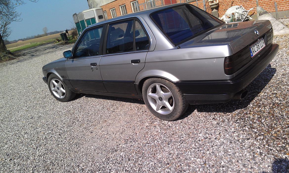 BMW E30 320i billede 4