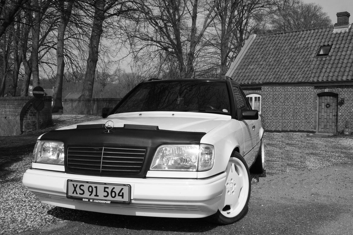 Mercedes Benz W124 E300D Pick Up (TDT) billede 1