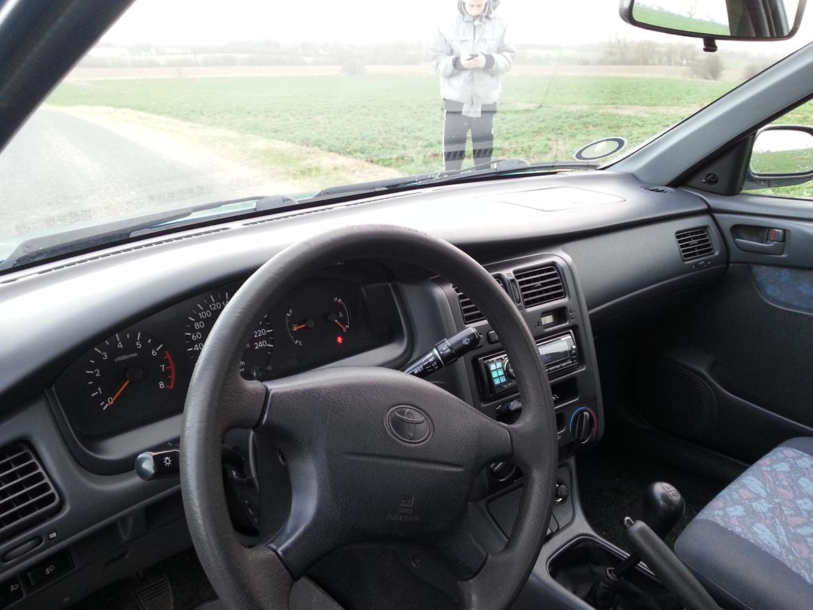 Toyota Carina E 1.8 billede 9