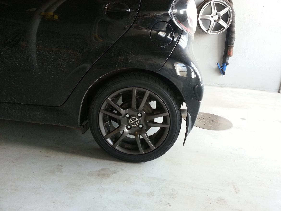 Toyota Aygo - Så blev sænkningssættet og de nye sommerdæk monteret  billede 20