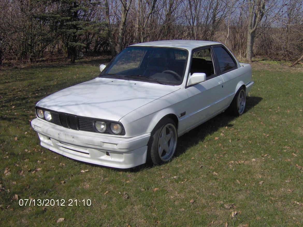 BMW E30 320i coupe - Billedet er taget d 22/4 2013. Datoen på mit kamera passer ikke. billede 1