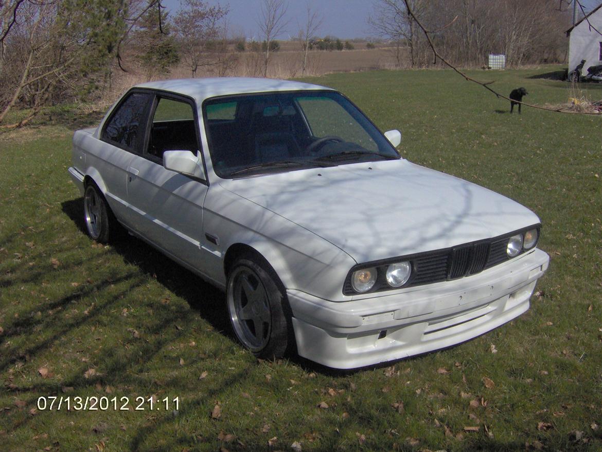 BMW E30 320i coupe - Billedet er taget d 22/4 2013. Datoen på mit kamera passer ikke. billede 2