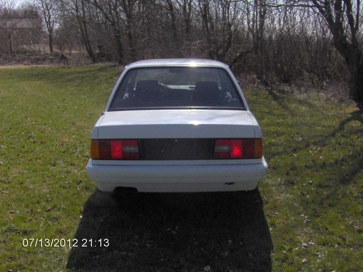 BMW E30 320i coupe - Billedet er taget d 22/4 2013. Datoen på mit kamera passer ikke. billede 6