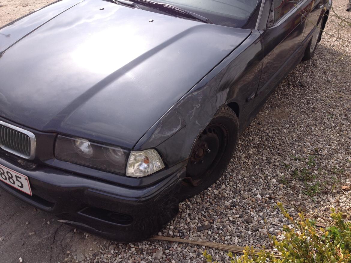 BMW 316i e36 totalt skadet billede 11