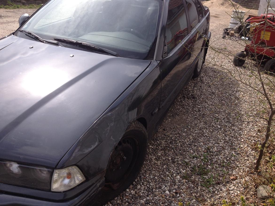 BMW 316i e36 totalt skadet billede 12