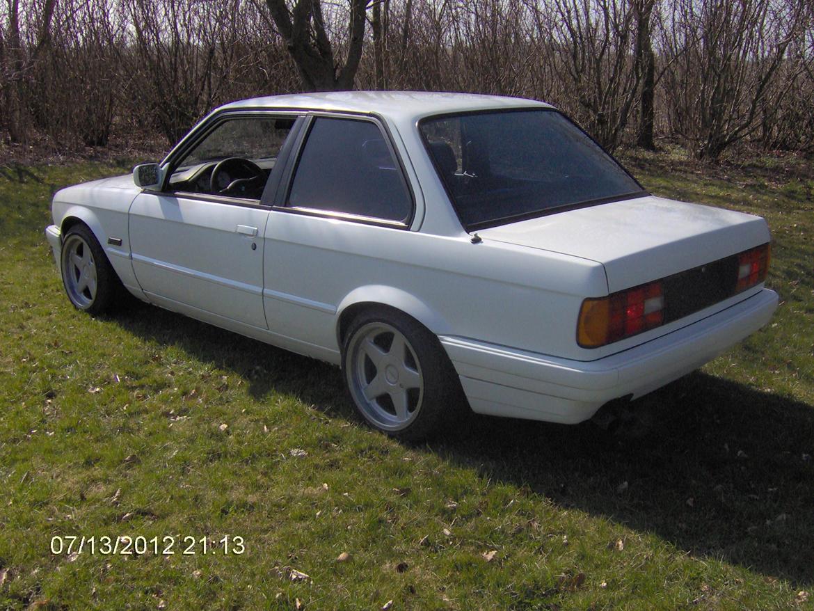 BMW E30 320i coupe - Billedet er taget d 22/4 2013. Datoen på mit kamera passer ikke. billede 7