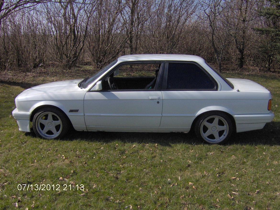 BMW E30 320i coupe - Billedet er taget d 22/4 2013. Datoen på mit kamera passer ikke. billede 8