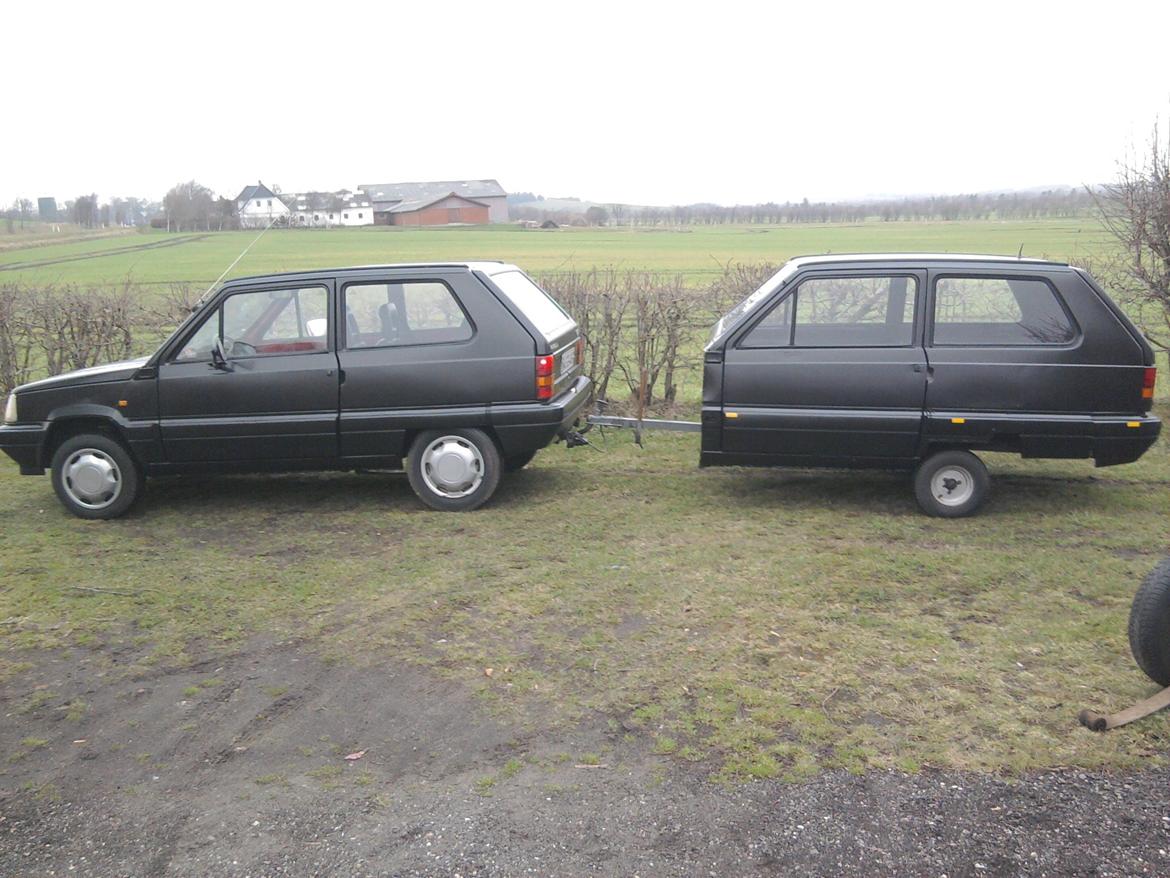 Seat marabella - så blev helle sæt malet i mørkegrøn med gul skær   billede 1