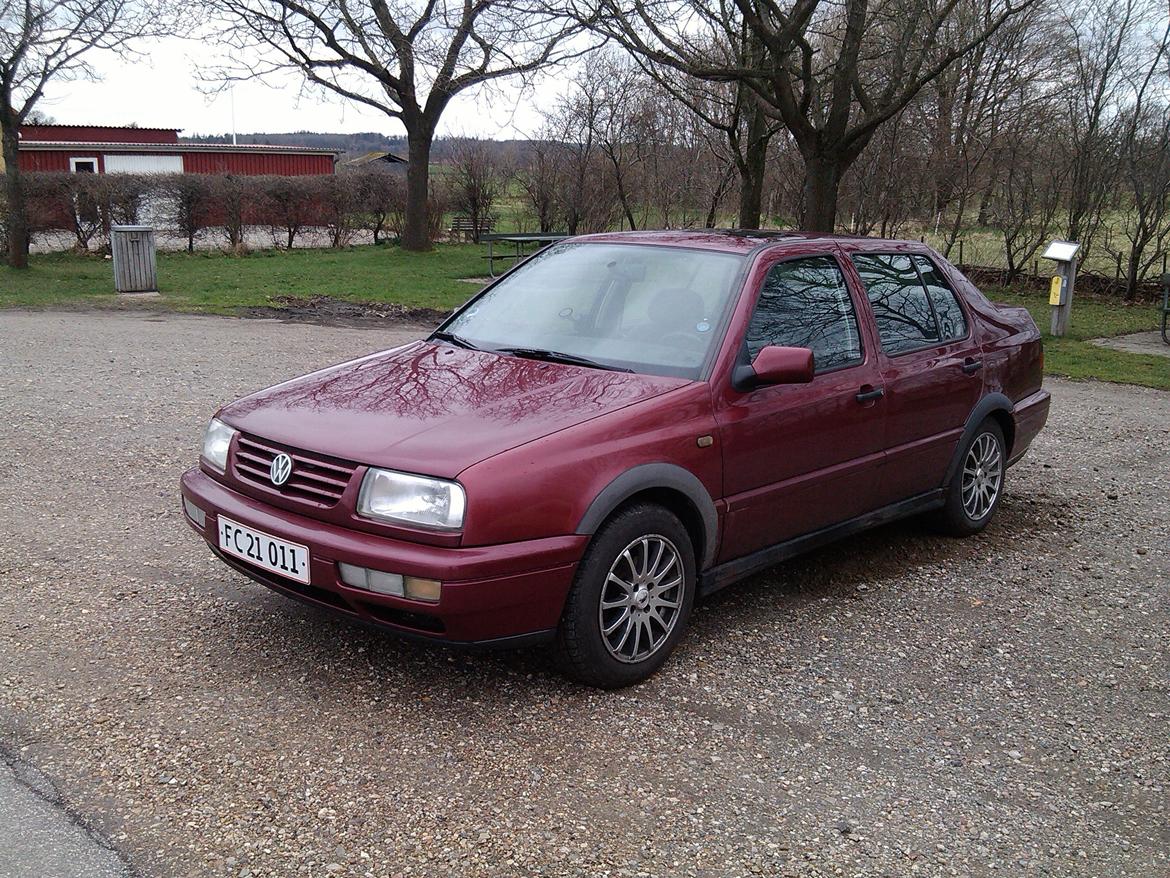 VW Vento 1,8 Glx Solgt billede 13