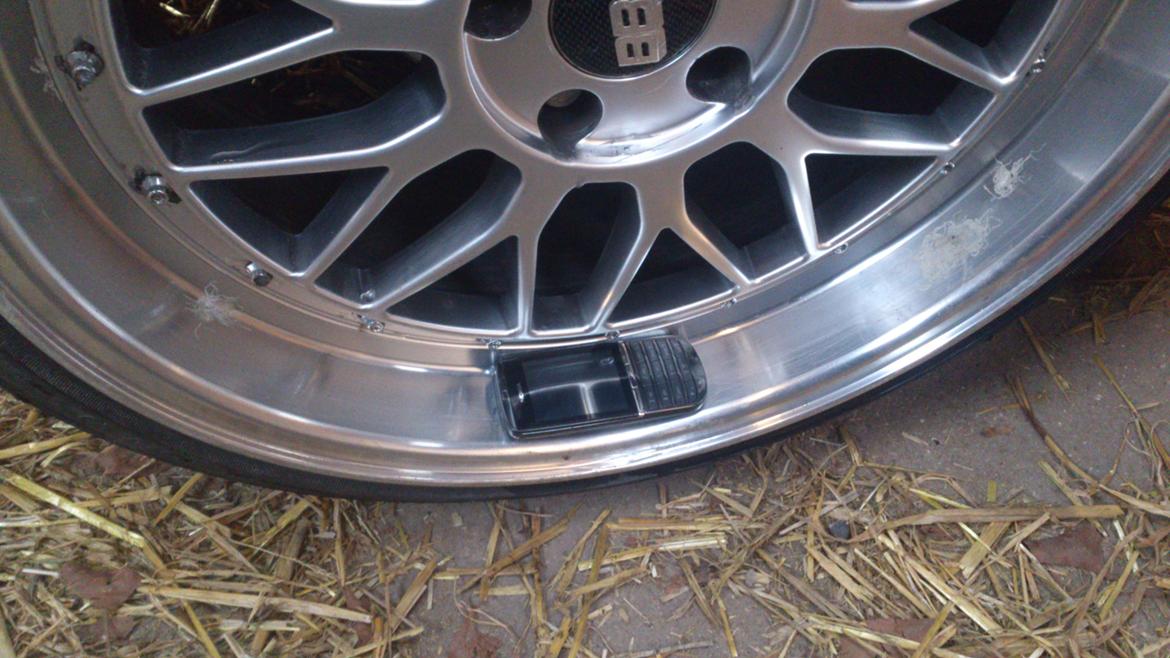 VW Passat (Totalskadet) billede 16